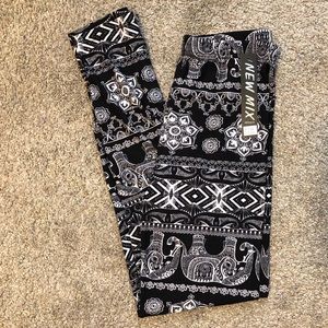 NWT New Mix leggings. One size.
